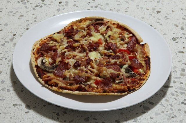 Pita Bread Pizza Recipe | How To Make Pita Bread Pizza | Pita Bread Pizza Toppings