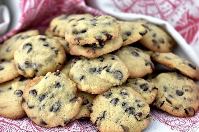 Chocolate Chip Cookies Recipe | Chocolate Chip Biscuits | Easy Choc Chip Cookies