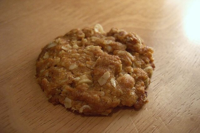 Traditional Anzac Biscuits Recipe | Crunchy Anzac Biscuits Without Coconut
