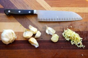 How to bruise garlic