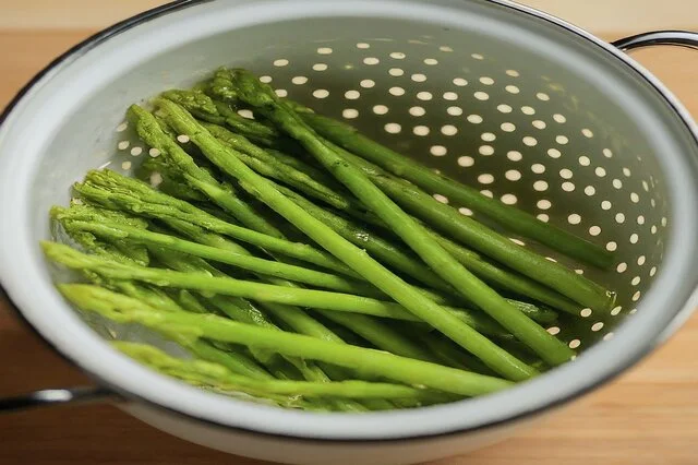 Asparagus in steamer basket